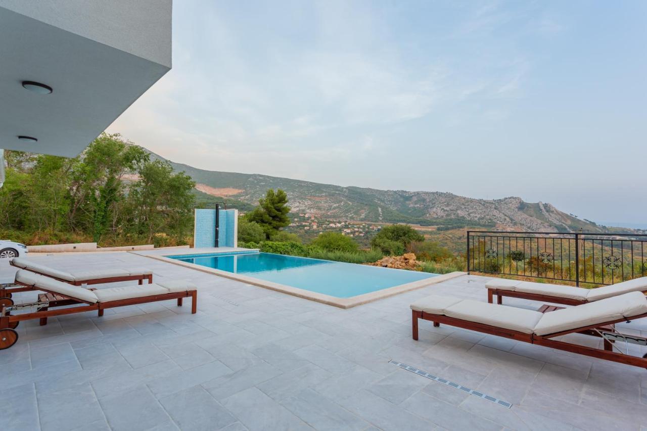 Secluded House - Guaranteed Privacy - Heated Pool Villa Klis Exterior photo